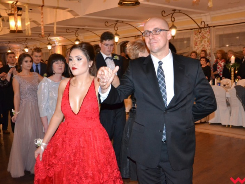Matura coraz bliżej. Maturzyści „rolnika” zatańczyli poloneza