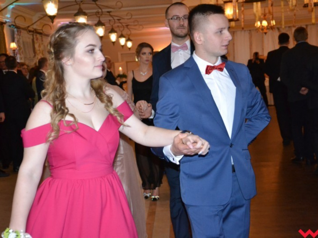 Matura coraz bliżej. Maturzyści „rolnika” zatańczyli poloneza