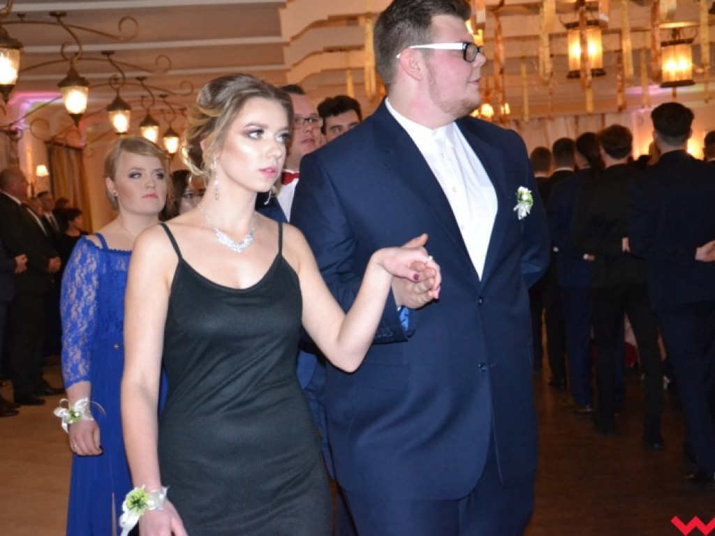 Matura coraz bliżej. Maturzyści „rolnika” zatańczyli poloneza