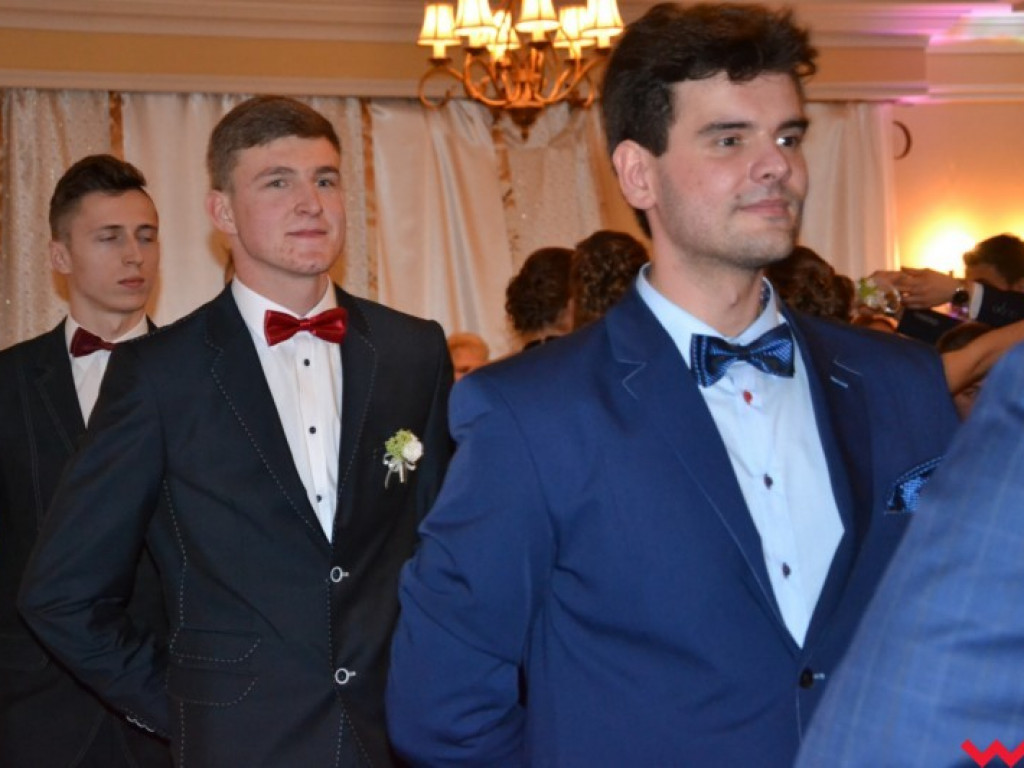 Matura coraz bliżej. Maturzyści „rolnika” zatańczyli poloneza