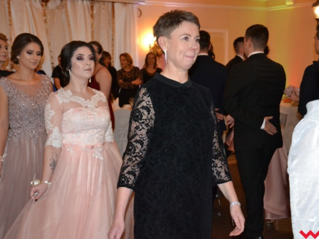 Matura coraz bliżej. Maturzyści „rolnika” zatańczyli poloneza