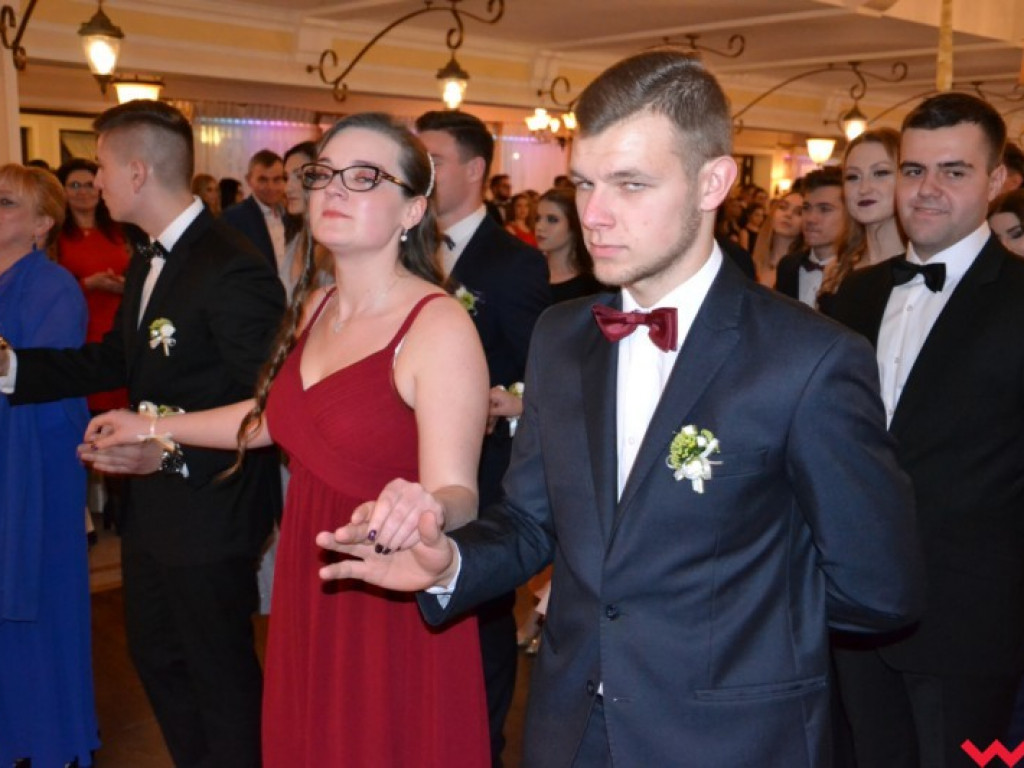 Matura coraz bliżej. Maturzyści „rolnika” zatańczyli poloneza