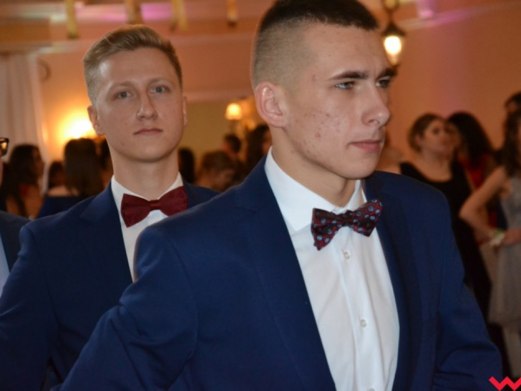 Matura coraz bliżej. Maturzyści „rolnika” zatańczyli poloneza