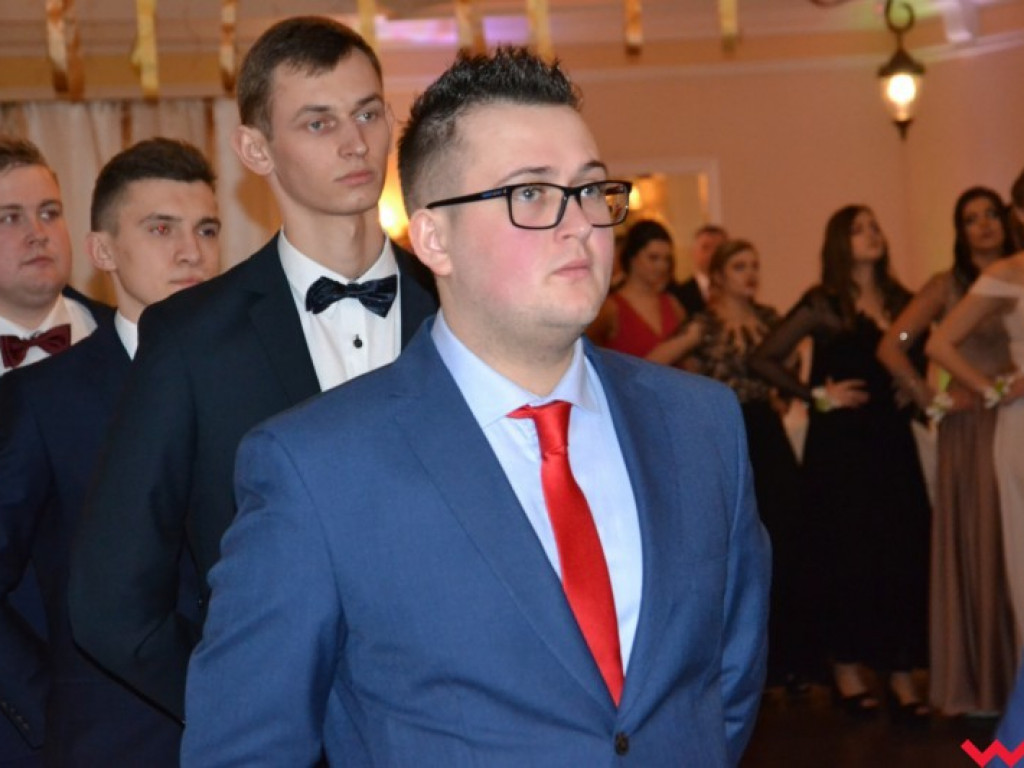 Matura coraz bliżej. Maturzyści „rolnika” zatańczyli poloneza