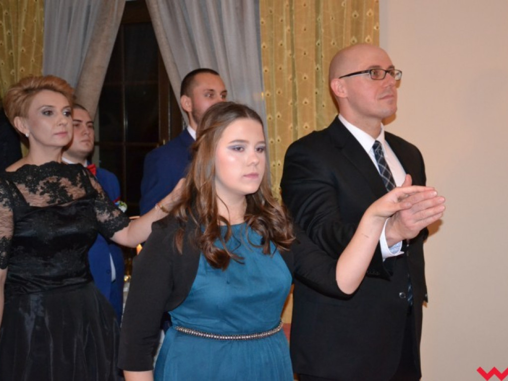Matura coraz bliżej. Maturzyści „rolnika” zatańczyli poloneza