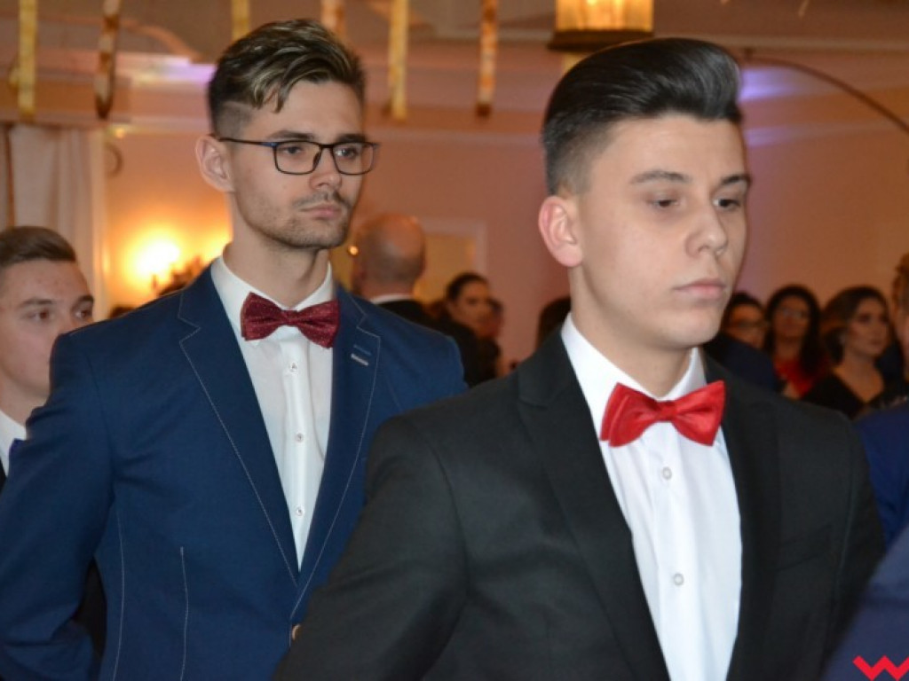 Matura coraz bliżej. Maturzyści „rolnika” zatańczyli poloneza
