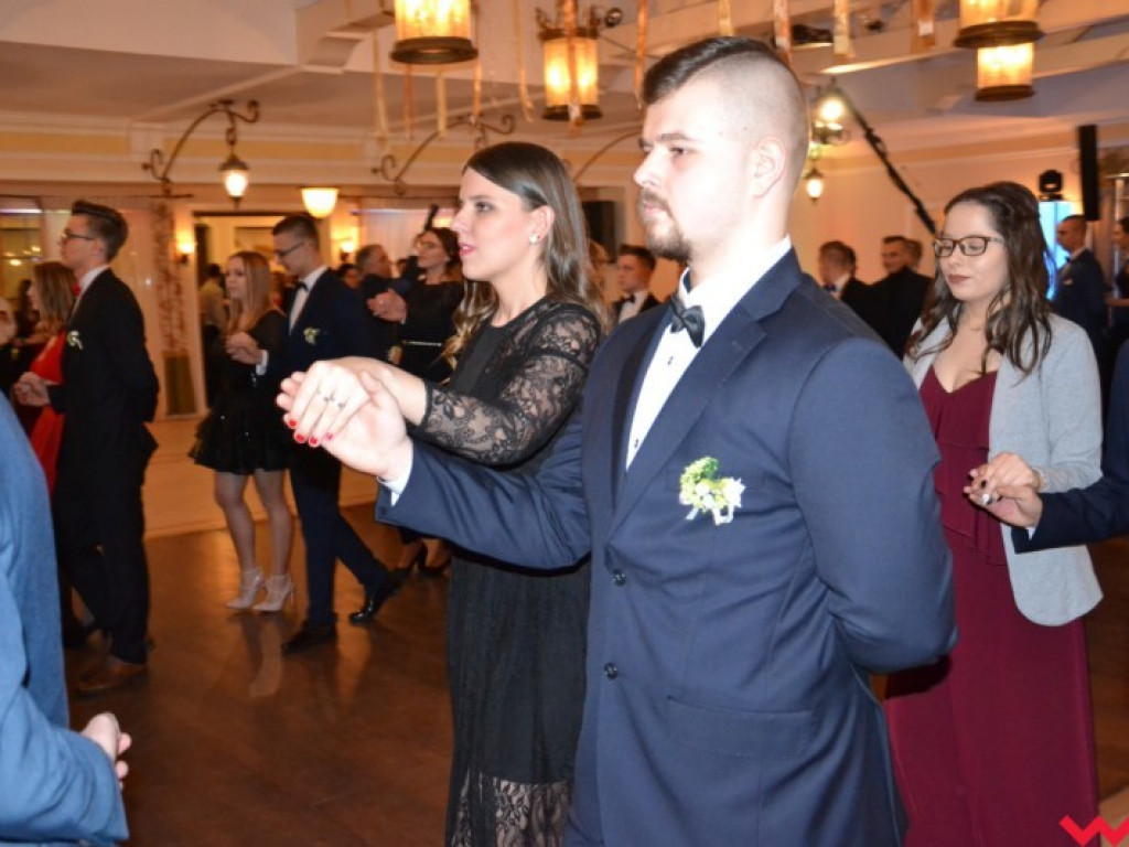 Matura coraz bliżej. Maturzyści „rolnika” zatańczyli poloneza