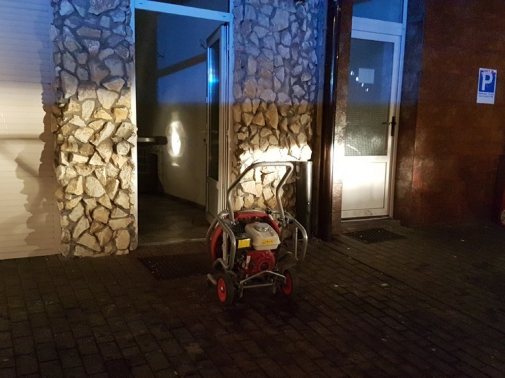 Pożar instalacji elektrycznej w centrum Wrześni. Na szczęście bez ofiar