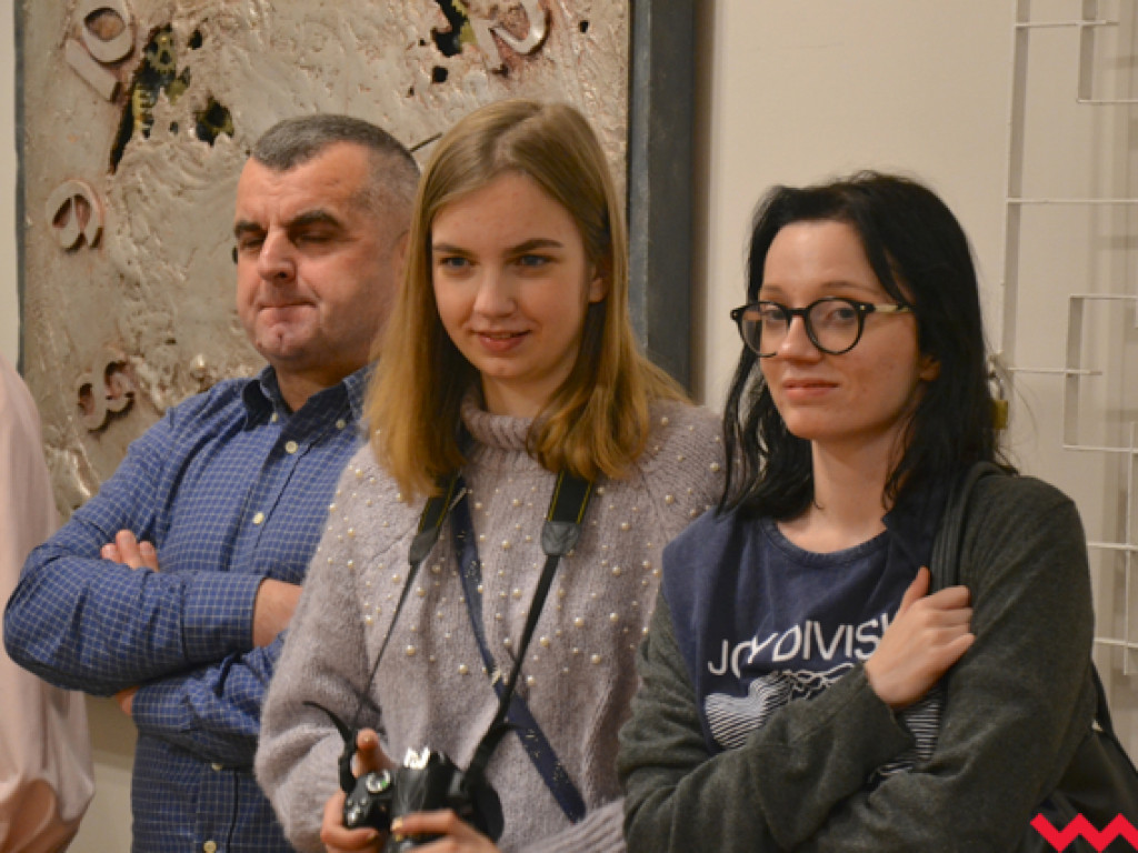 Falliczne czołgi, potworne Teletubisie. Mocna, prowokacyjna sztuka we wrzesińskim muzeum