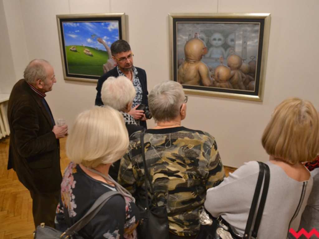 Falliczne czołgi, potworne Teletubisie. Mocna, prowokacyjna sztuka we wrzesińskim muzeum
