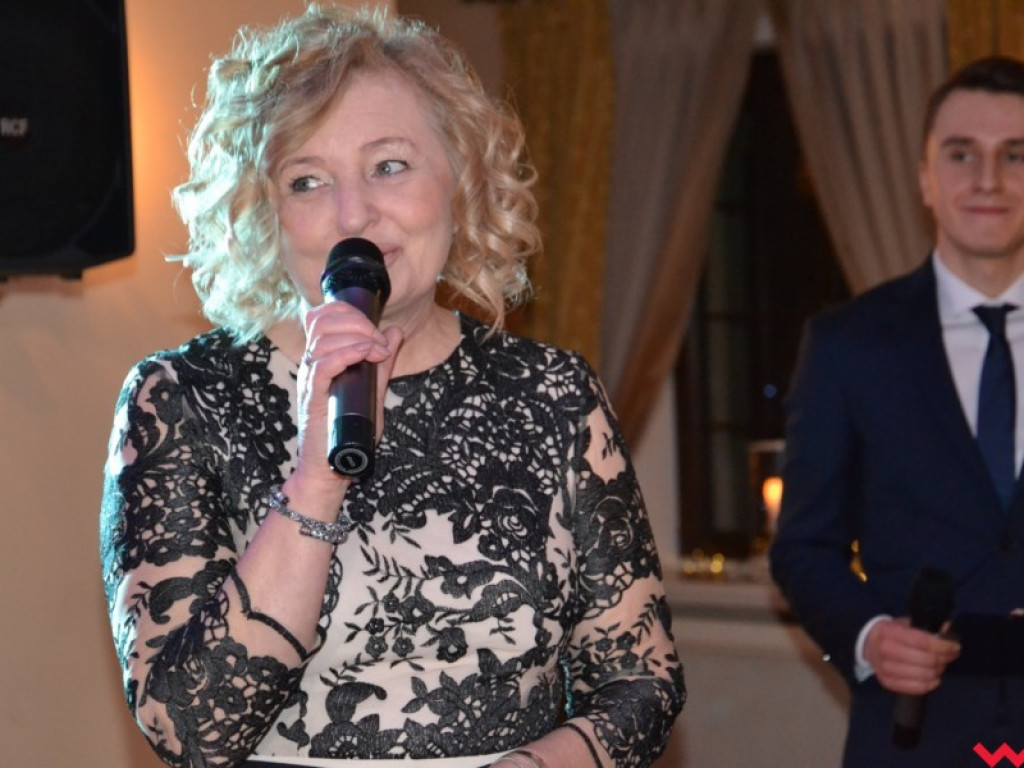 Licealiści zatańczyli poloneza. Teraz inne tańce i zabawa do białego rana