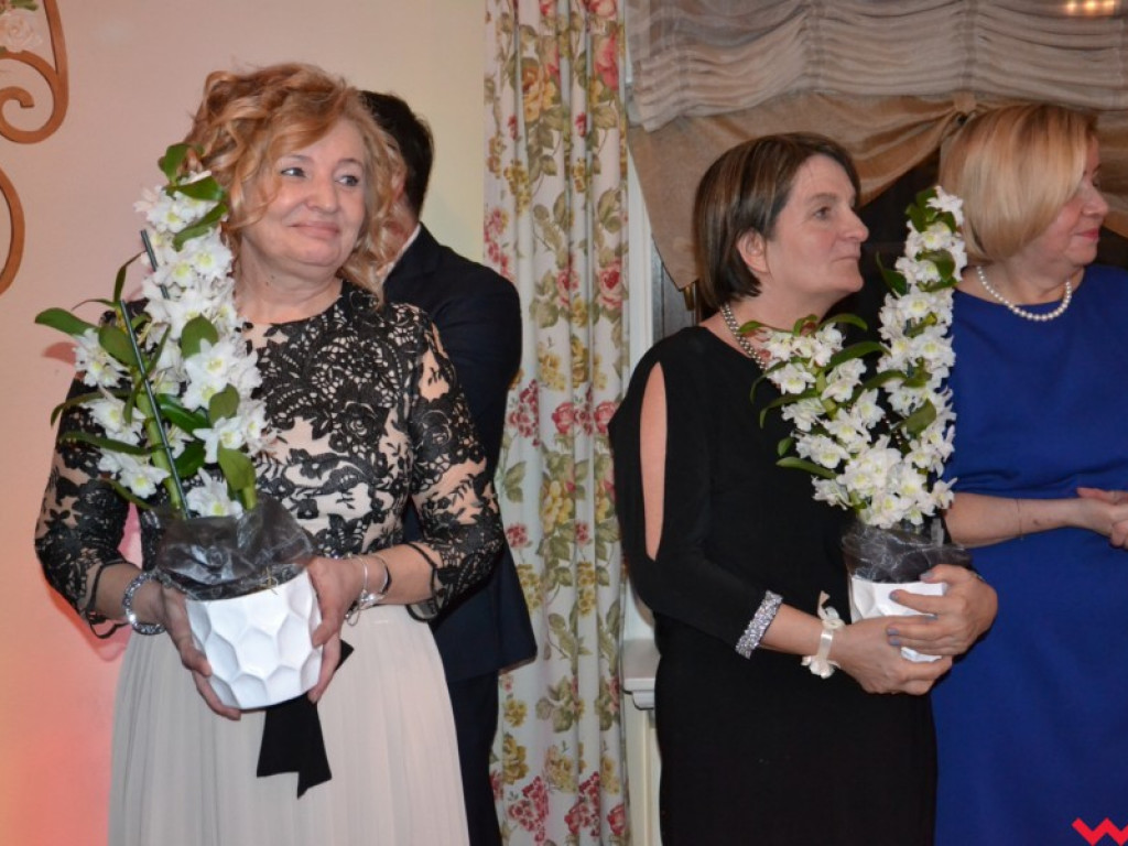 Licealiści zatańczyli poloneza. Teraz inne tańce i zabawa do białego rana