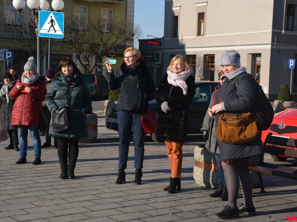 Dziś licealiści z „Sienkiewicza” zatańczą poloneza na swojej studniówce. A tak wyglądała próba generalna