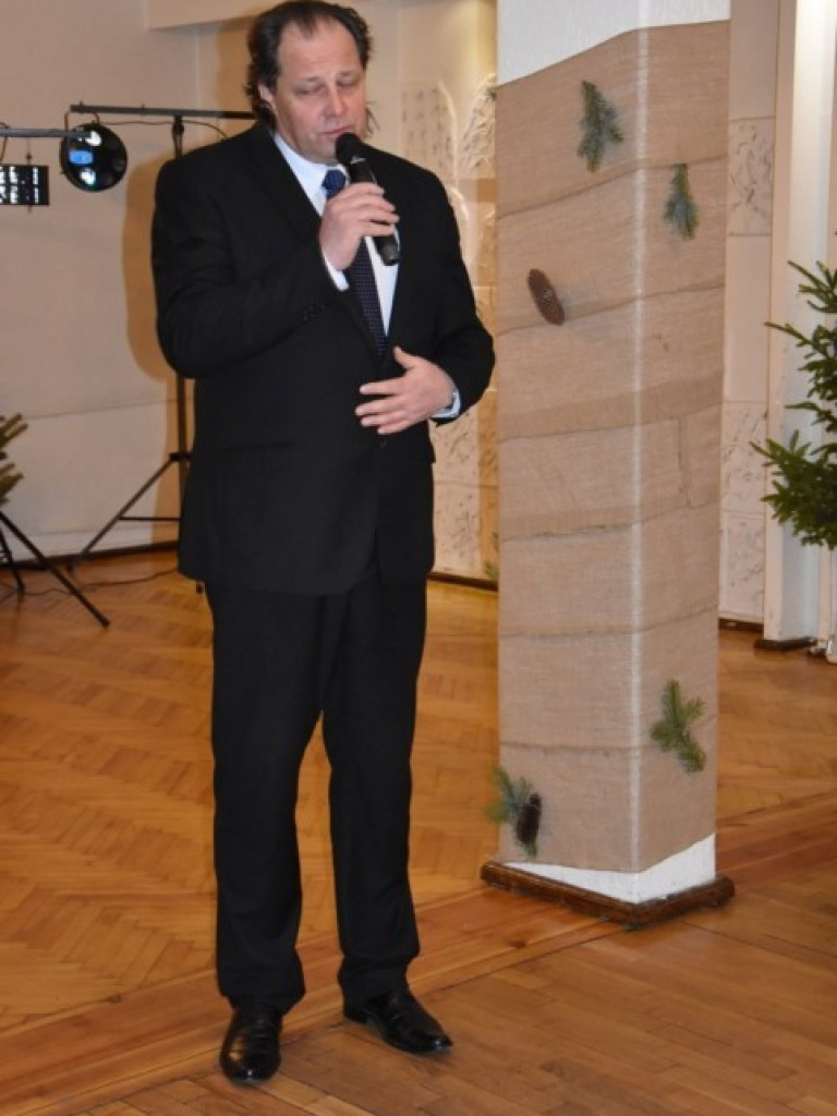 Maturzyści „z koszar” również zatańczyli poloneza