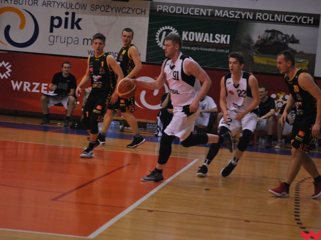 Wicelider za mocny. Koszykarze MKS Września pokonani we własnej hali