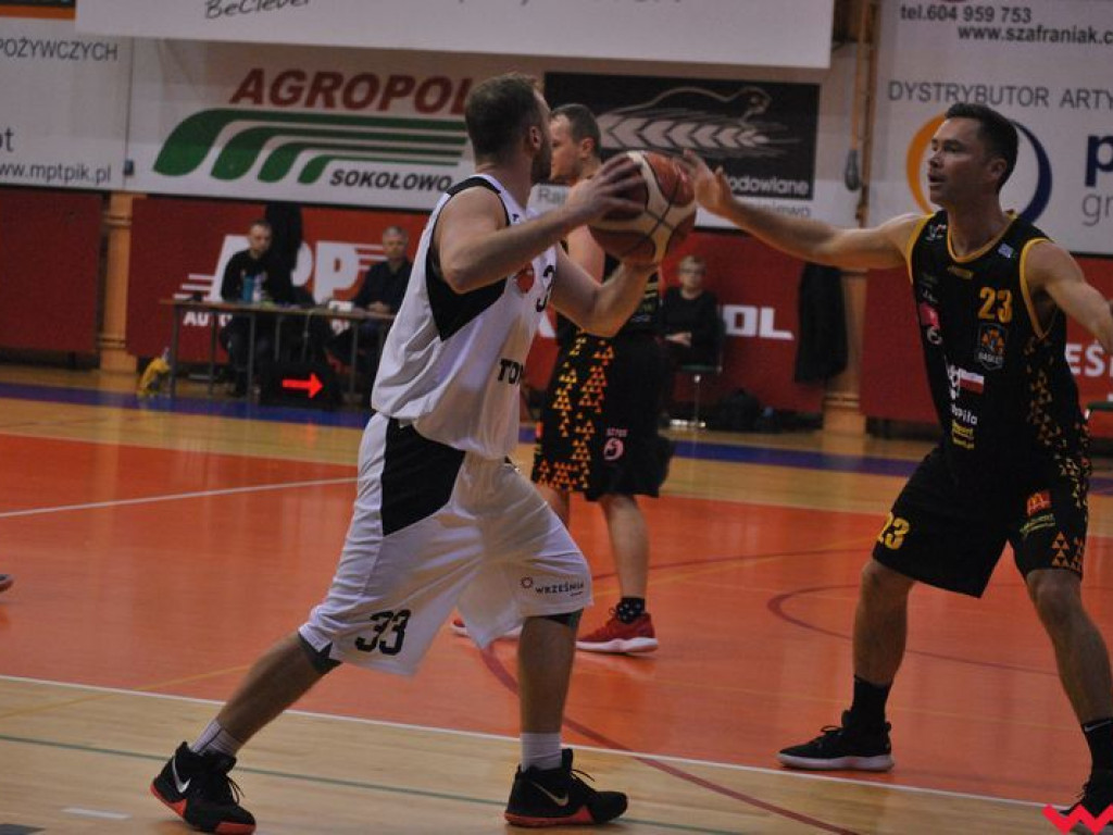 Wicelider za mocny. Koszykarze MKS Września pokonani we własnej hali