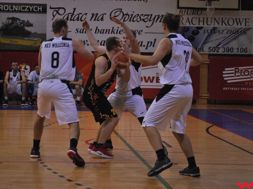 Wicelider za mocny. Koszykarze MKS Września pokonani we własnej hali