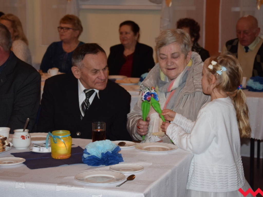 Wzruszająca impreza z okazji Dnia Babci i Dziadka we Wszemborzu