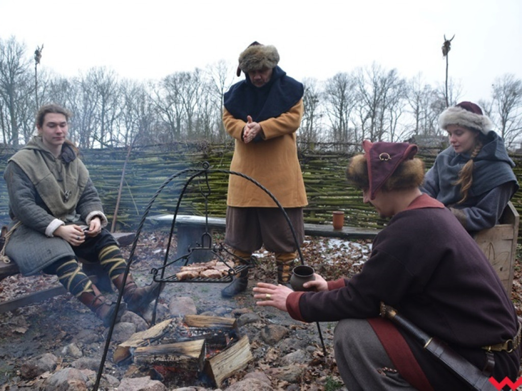 Wojowie ze Stowarzyszenia „Aurea Tempora” przetrwali zimę w Grzybowie
