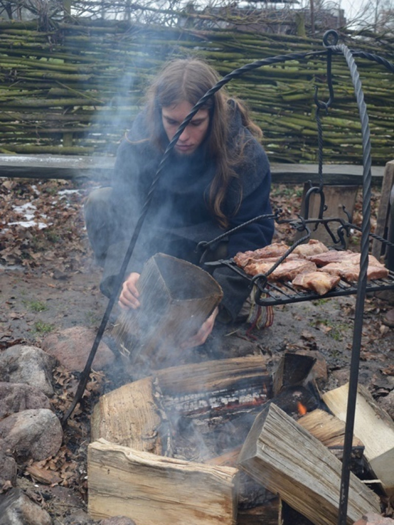 Wojowie ze Stowarzyszenia „Aurea Tempora” przetrwali zimę w Grzybowie