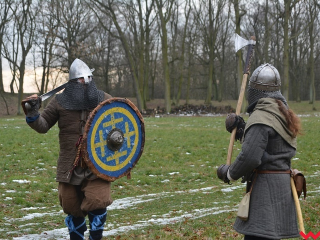 Wojowie ze Stowarzyszenia „Aurea Tempora” przetrwali zimę w Grzybowie