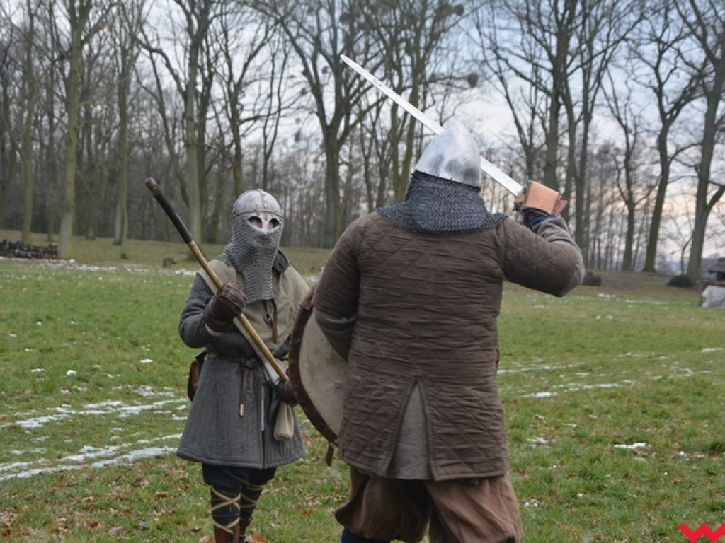 Wojowie ze Stowarzyszenia „Aurea Tempora” przetrwali zimę w Grzybowie