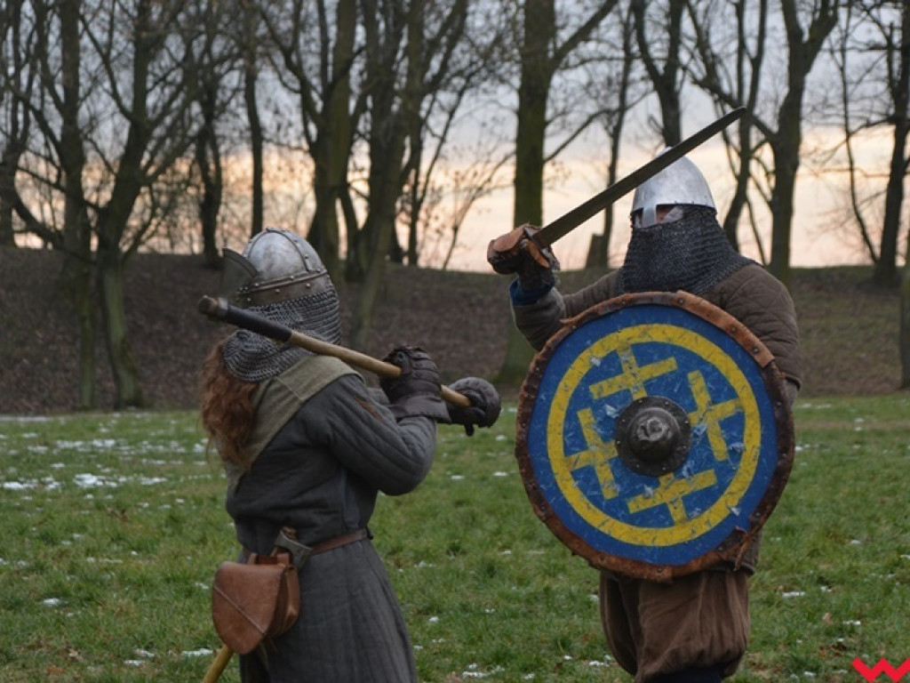 Wojowie ze Stowarzyszenia „Aurea Tempora” przetrwali zimę w Grzybowie