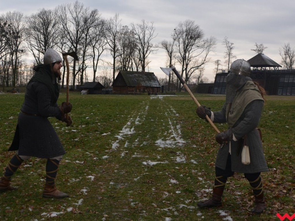 Wojowie ze Stowarzyszenia „Aurea Tempora” przetrwali zimę w Grzybowie