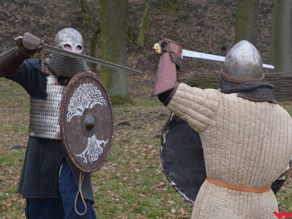 Wojowie ze Stowarzyszenia „Aurea Tempora” przetrwali zimę w Grzybowie
