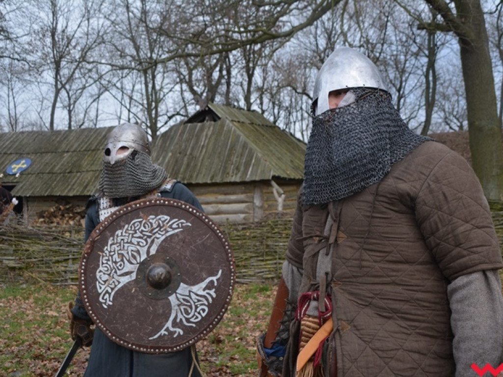 Wojowie ze Stowarzyszenia „Aurea Tempora” przetrwali zimę w Grzybowie