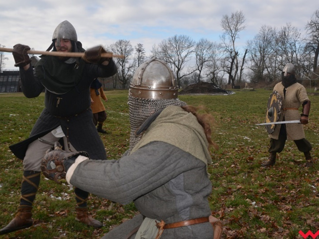 Wojowie ze Stowarzyszenia „Aurea Tempora” przetrwali zimę w Grzybowie
