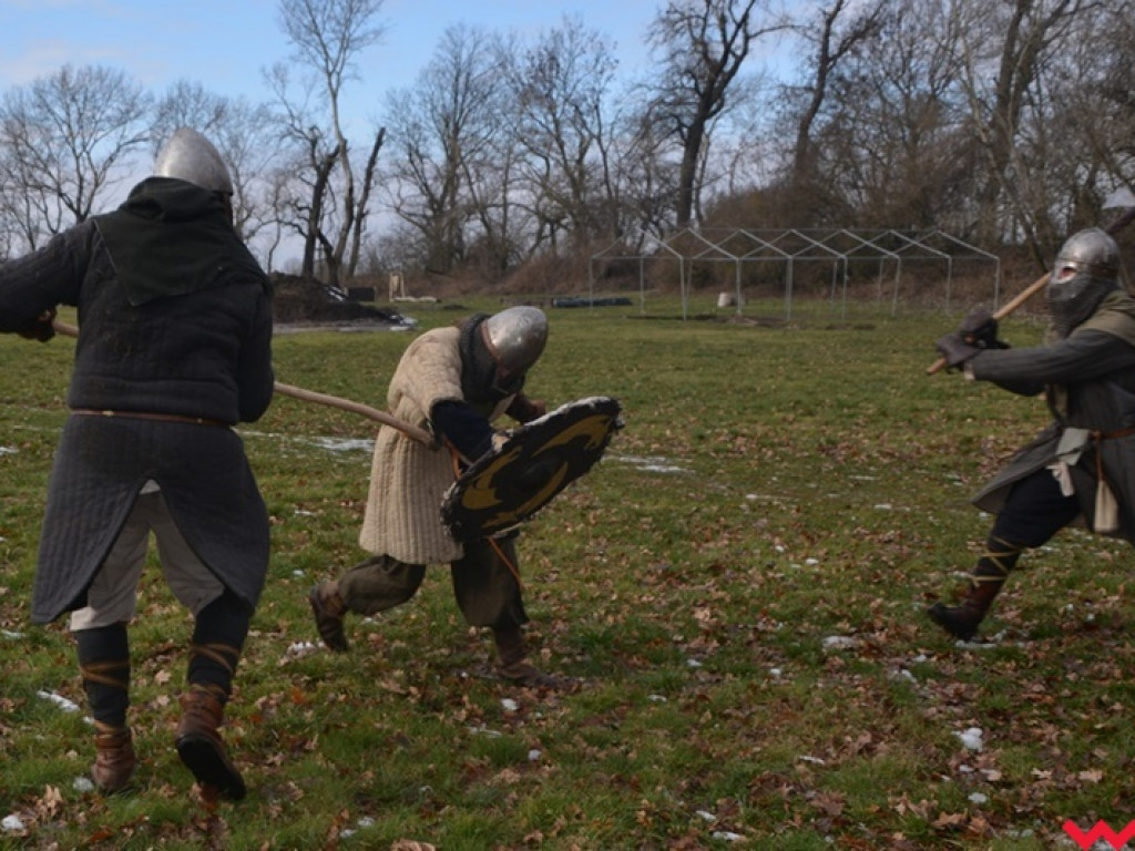 Wojowie ze Stowarzyszenia „Aurea Tempora” przetrwali zimę w Grzybowie