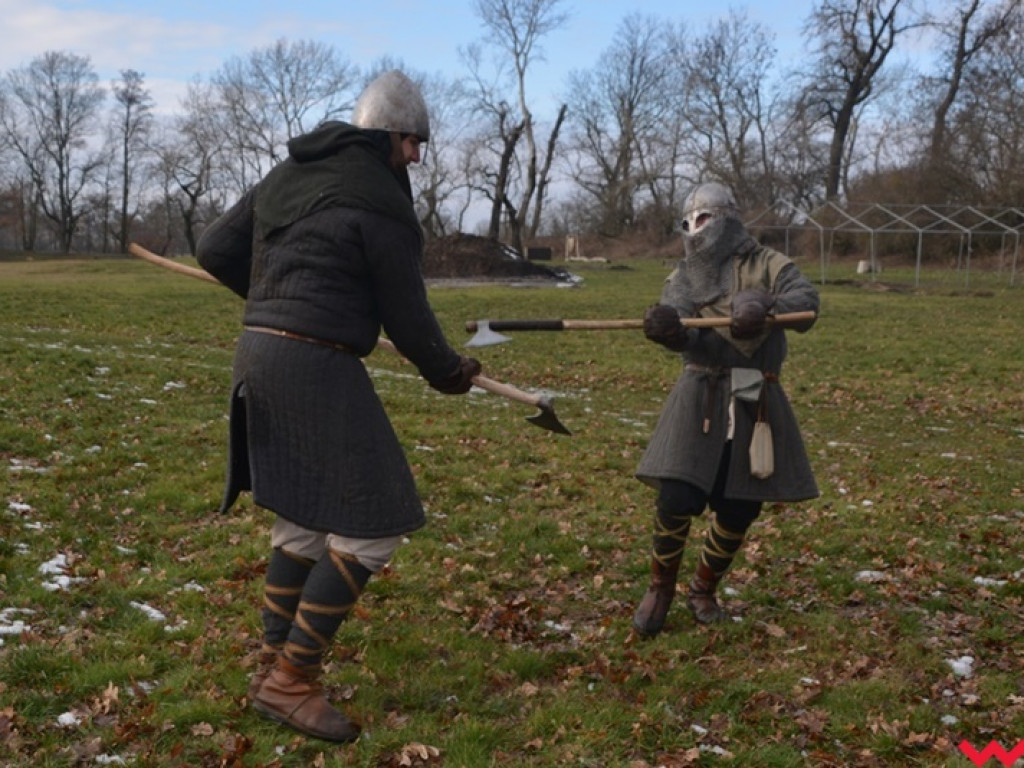 Wojowie ze Stowarzyszenia „Aurea Tempora” przetrwali zimę w Grzybowie