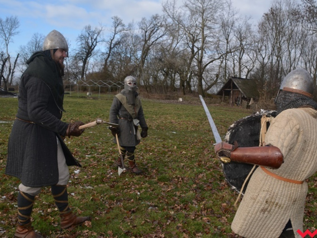 Wojowie ze Stowarzyszenia „Aurea Tempora” przetrwali zimę w Grzybowie