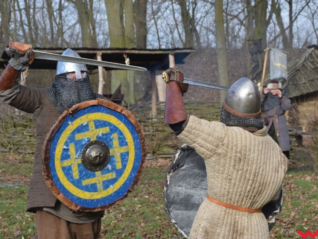 Wojowie ze Stowarzyszenia „Aurea Tempora” przetrwali zimę w Grzybowie