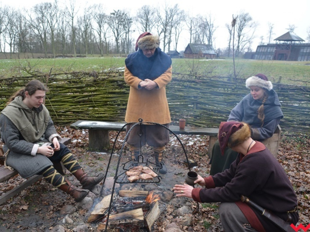 Wojowie ze Stowarzyszenia „Aurea Tempora” przetrwali zimę w Grzybowie