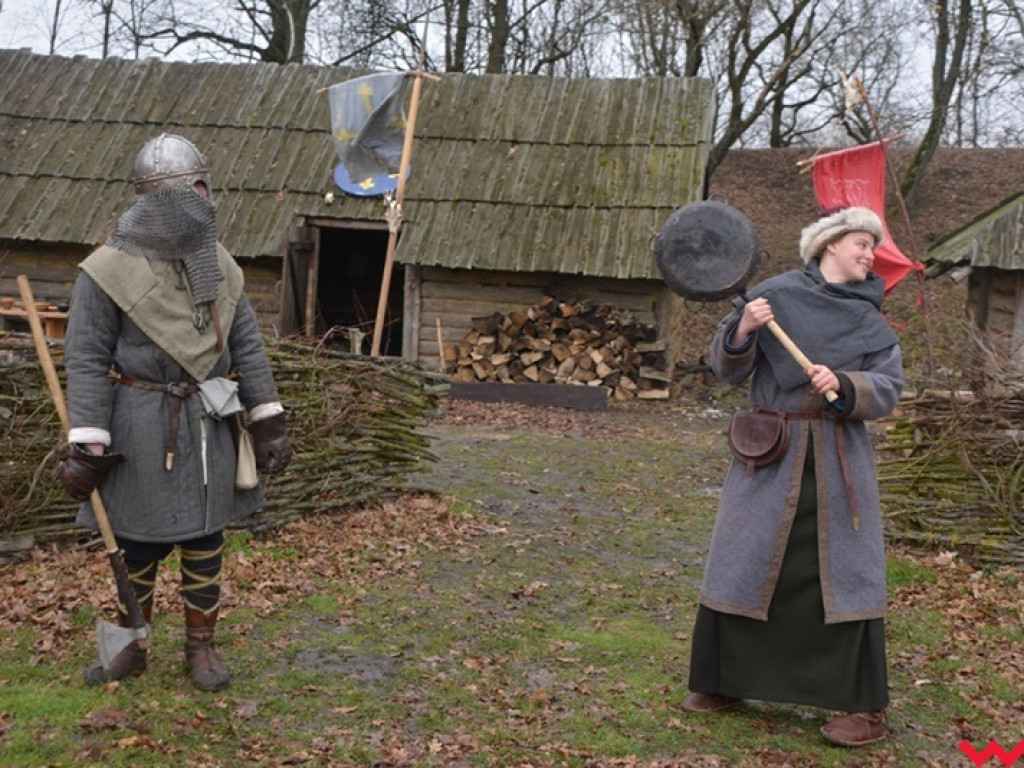 Wojowie ze Stowarzyszenia „Aurea Tempora” przetrwali zimę w Grzybowie