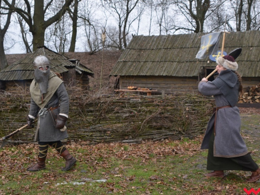 Wojowie ze Stowarzyszenia „Aurea Tempora” przetrwali zimę w Grzybowie