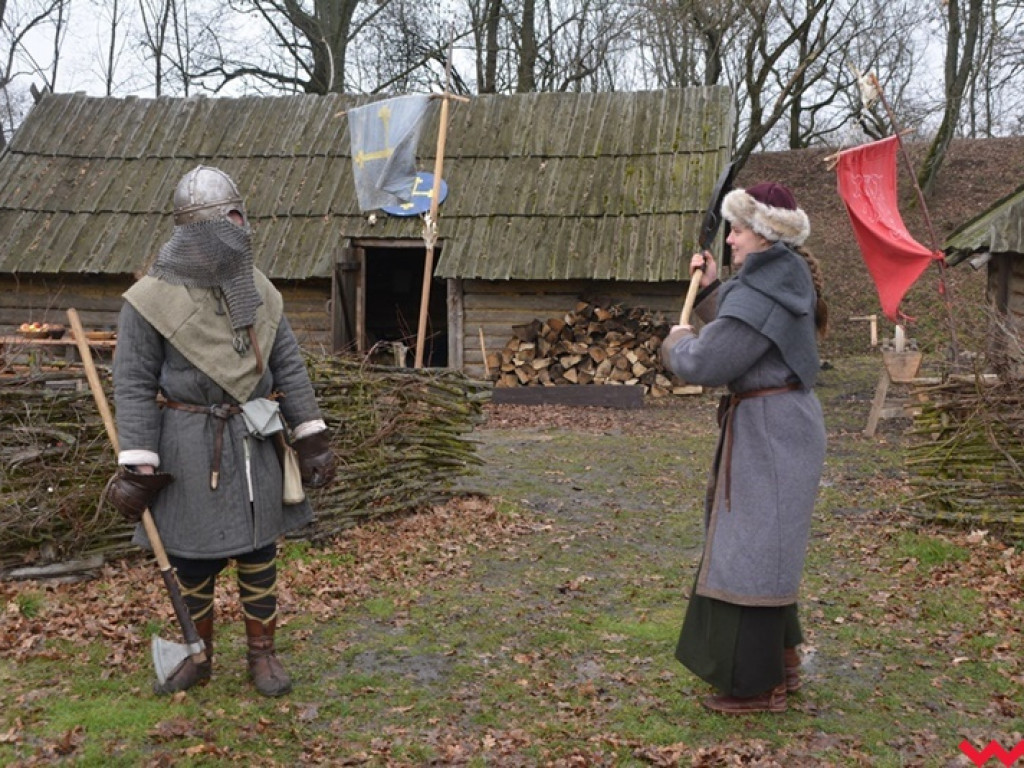 Wojowie ze Stowarzyszenia „Aurea Tempora” przetrwali zimę w Grzybowie