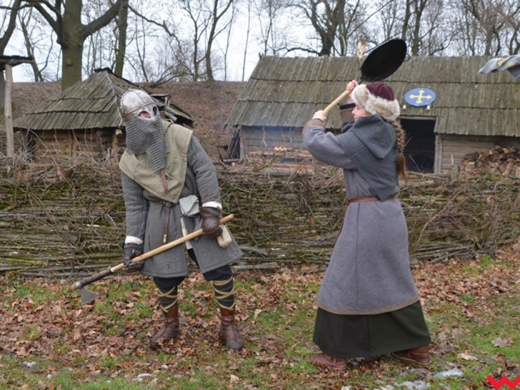 Wojowie ze Stowarzyszenia „Aurea Tempora” przetrwali zimę w Grzybowie