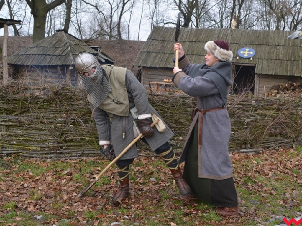 Wojowie ze Stowarzyszenia „Aurea Tempora” przetrwali zimę w Grzybowie