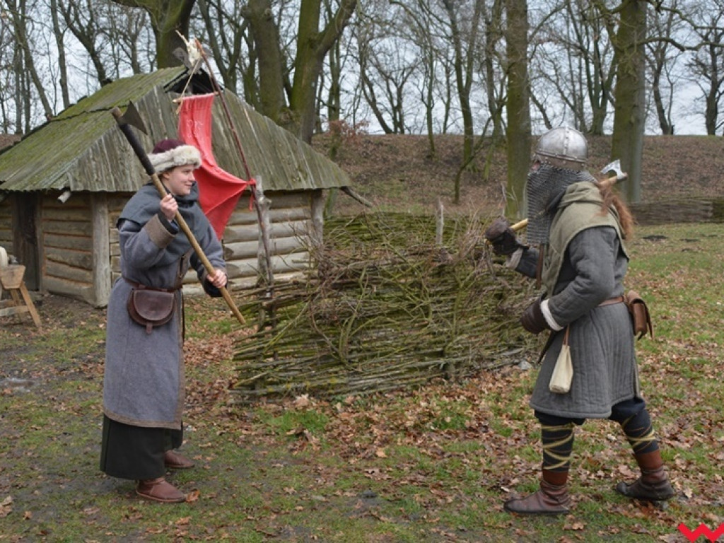Wojowie ze Stowarzyszenia „Aurea Tempora” przetrwali zimę w Grzybowie