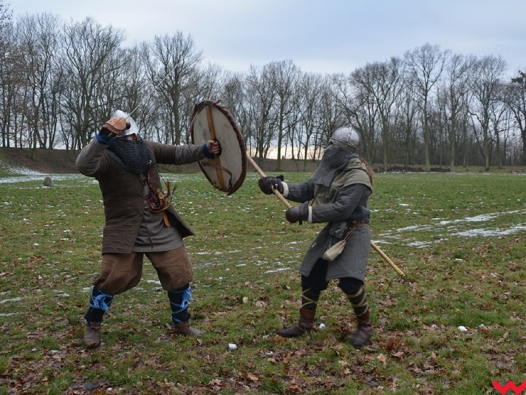 Wojowie ze Stowarzyszenia „Aurea Tempora” przetrwali zimę w Grzybowie