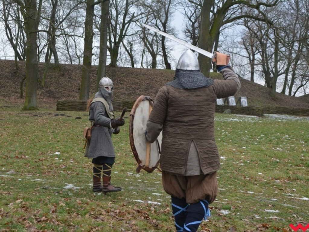 Wojowie ze Stowarzyszenia „Aurea Tempora” przetrwali zimę w Grzybowie