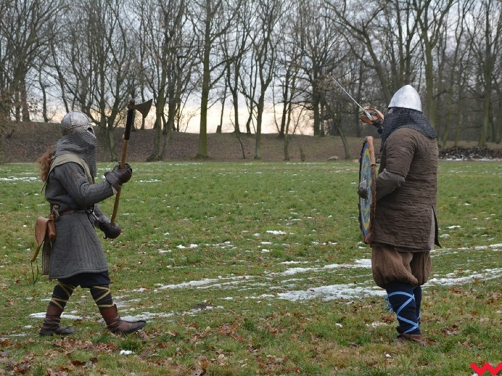 Wojowie ze Stowarzyszenia „Aurea Tempora” przetrwali zimę w Grzybowie