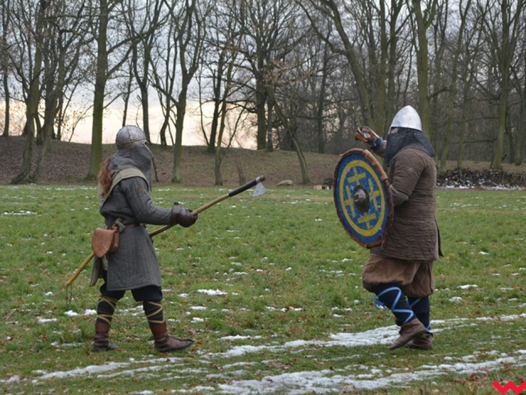 Wojowie ze Stowarzyszenia „Aurea Tempora” przetrwali zimę w Grzybowie