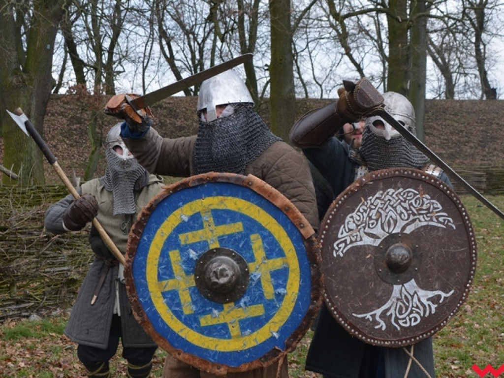 Wojowie ze Stowarzyszenia „Aurea Tempora” przetrwali zimę w Grzybowie