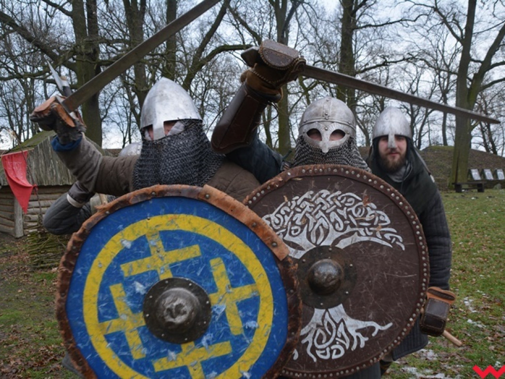 Wojowie ze Stowarzyszenia „Aurea Tempora” przetrwali zimę w Grzybowie