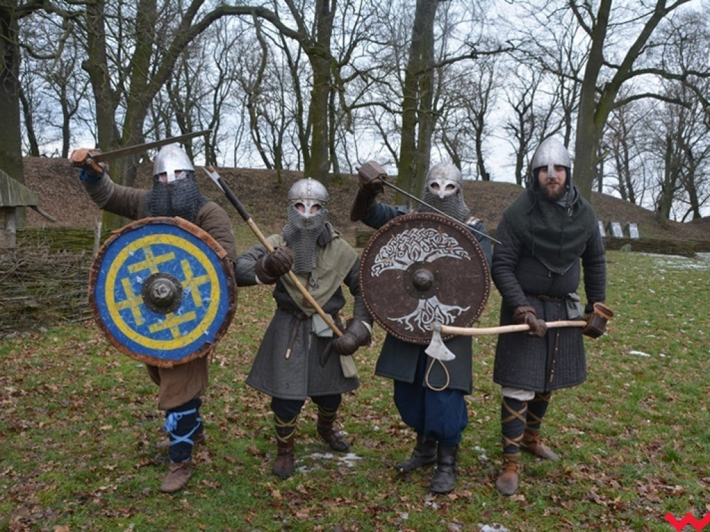 Wojowie ze Stowarzyszenia „Aurea Tempora” przetrwali zimę w Grzybowie