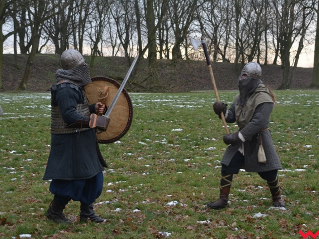 Wojowie ze Stowarzyszenia „Aurea Tempora” przetrwali zimę w Grzybowie